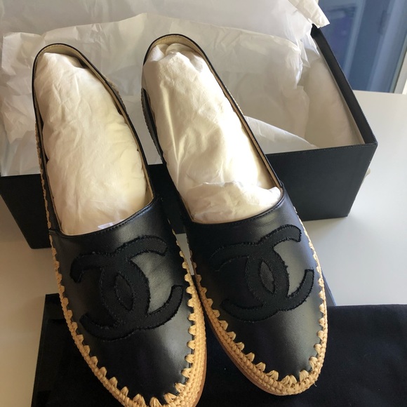 Chanel Cruises 2018 Espadrilles - Picture 2 of 6